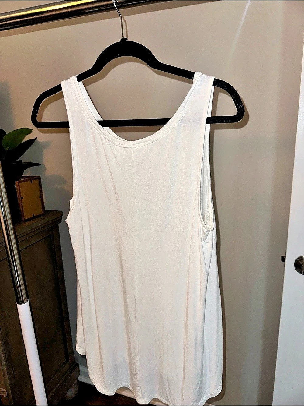 Old Navy Luxe Curved-Hem Tank Women's White Large